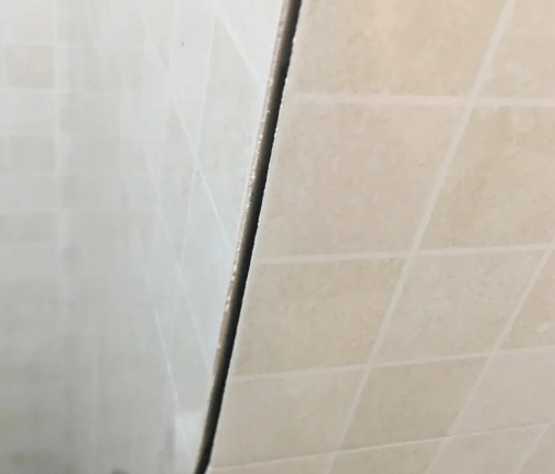 铜梁瓷砖空鼓维修公司分享阳台瓷砖脱落的修复过程可以分为以下几个步骤